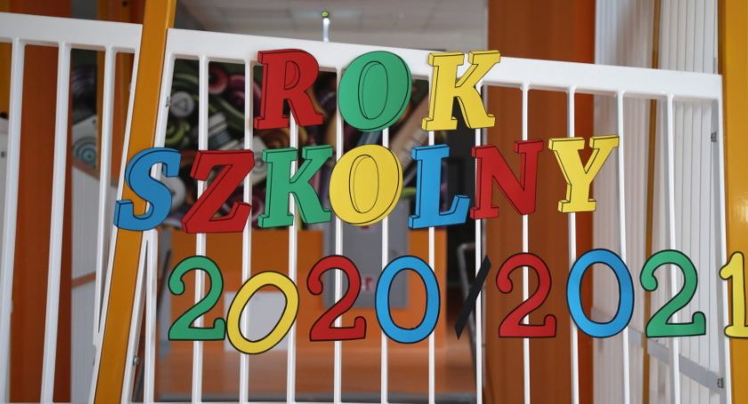MEN przypomina zalecenia dla szkół w strefie żółtej i czerwonej