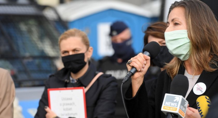 Warszawa: trzeci dzień protestów w związku z orzeczeniem TK ws. aborcji
