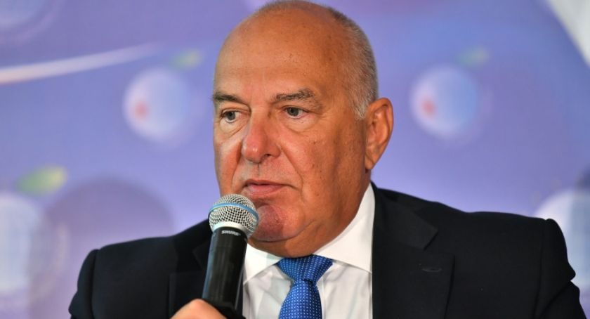 Kościński: nie można wykluczyć, że kolejne sektory będą przez jak jakiś czas zamknięte