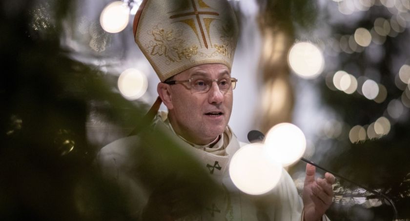 Prymas Polski: Boże Narodzenie pozwala doświadczyć bliskości Boga