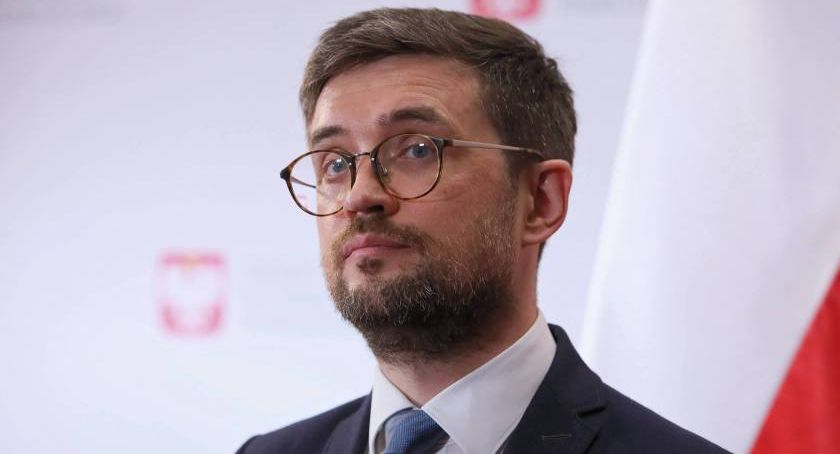 CKE opublikowała aneksy do informatorów o egzaminach: ósmoklasisty i maturalnych