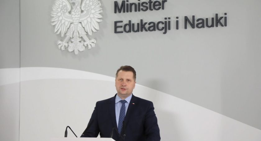 MEiN: powrót klas I-III do szkół będzie możliwy jedynie w reżimie sanitarnym