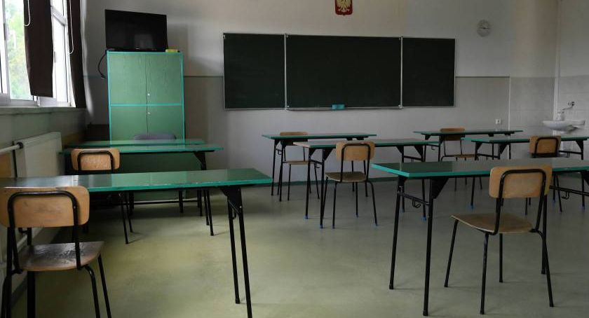 Czarnek: Jeśli nie będzie trzeciej fali pandemii, w lutym wrócą do szkół uczniowie klas VIII i maturalnych