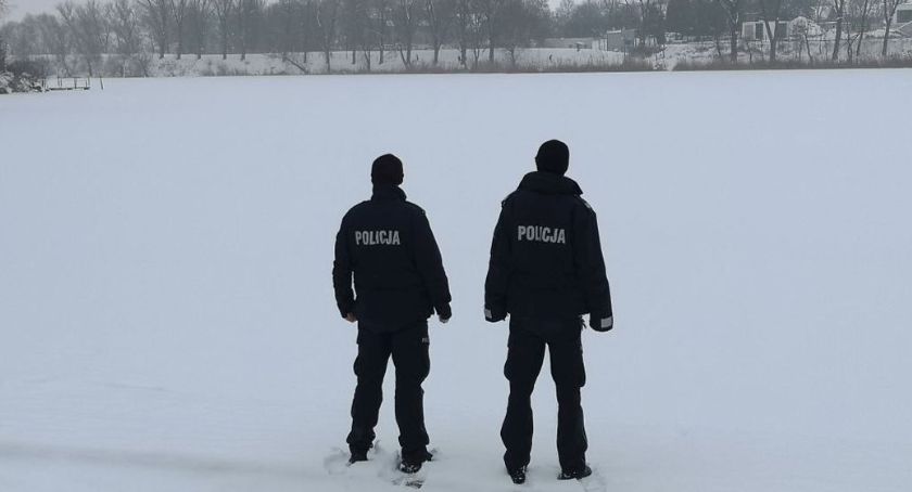 Policjanci patrolują Gopło