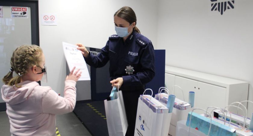 Autorzy obrazków z puzzli i testu wiedzy nagrodzeni