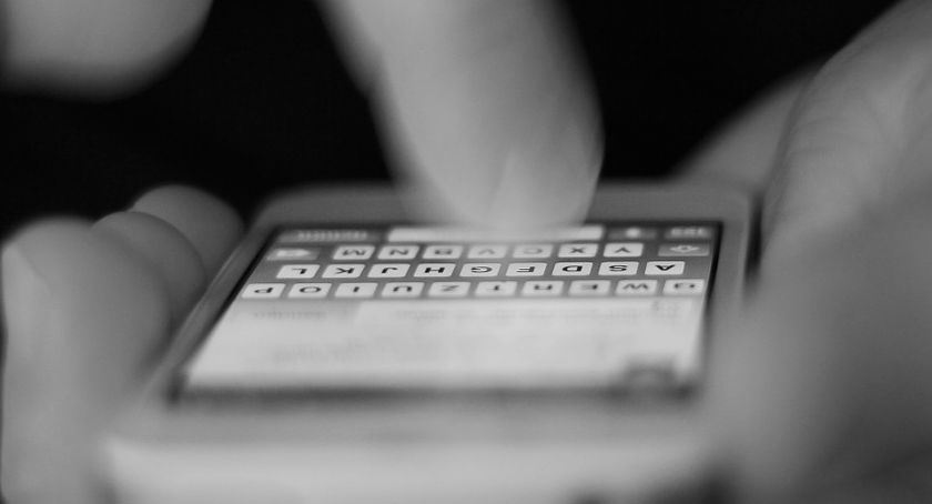 Uważaj na SMS-y i nie wchodź w podejrzane linki