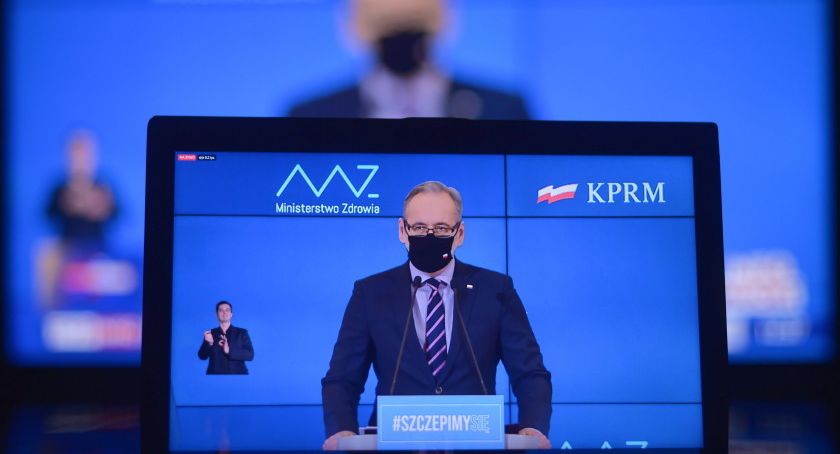 Niedzielski: od 1 lutego otwieramy sklepy w galeriach handlowych oraz galerie sztuki i muzea