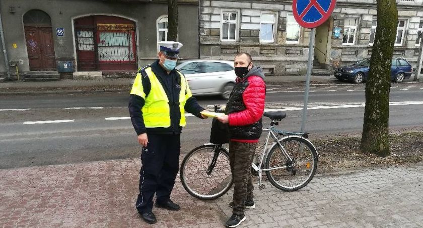 Kontrolowali pieszych i rowerzystów