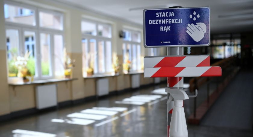 Czarnek: jeśli uda się powstrzymać trzecią falę epidemii, w kwietniu realny powrót do szkół