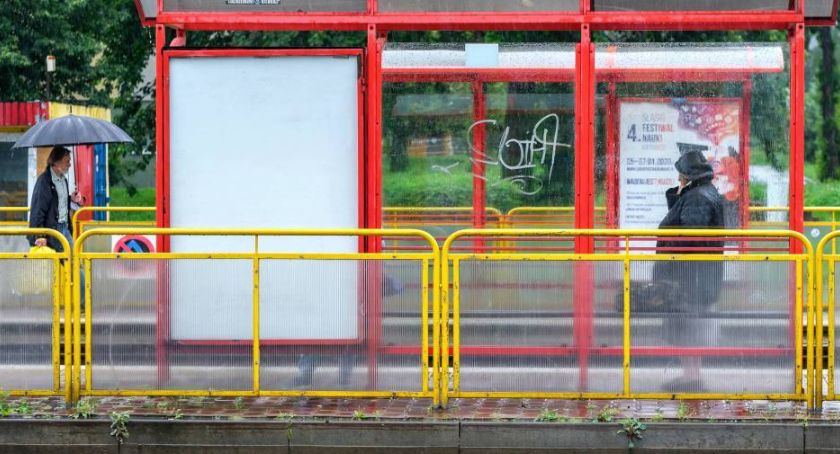 Eksperci: po pandemii może być mniej pasażerów w autobusach i tramwajach