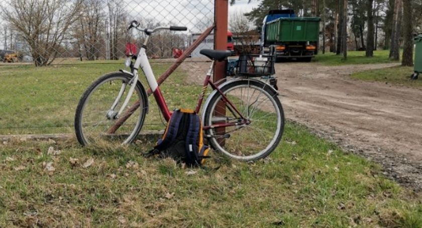 Rower na pierwszy rzut oka sprawny, tylko rowerzysta nietrzeźwy