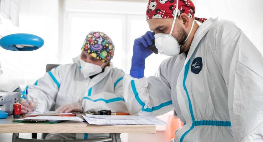 MZ: 12 762 nowe zakażenia koronawirusem, zmarły 694 osoby