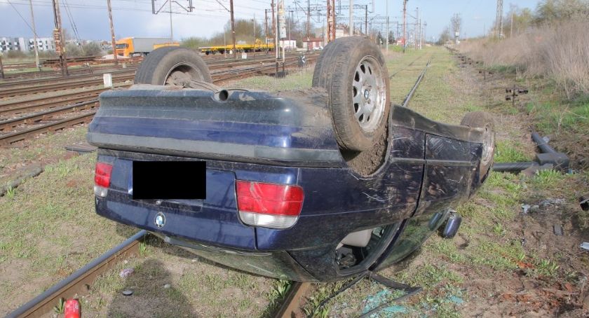 Dachowali i uciekli z miejsca zdarzenia