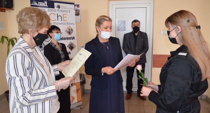 Odebrali świadectwa w „Chemiku”