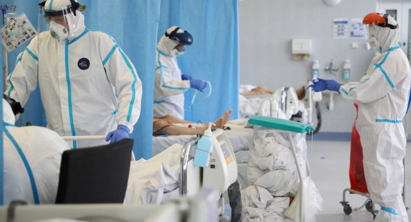 MZ: 3852 nowe zakażenia, 147 osób zmarło; łącznie ponad 2 mln 833 tys. przypadków i 70 tys. zgonów