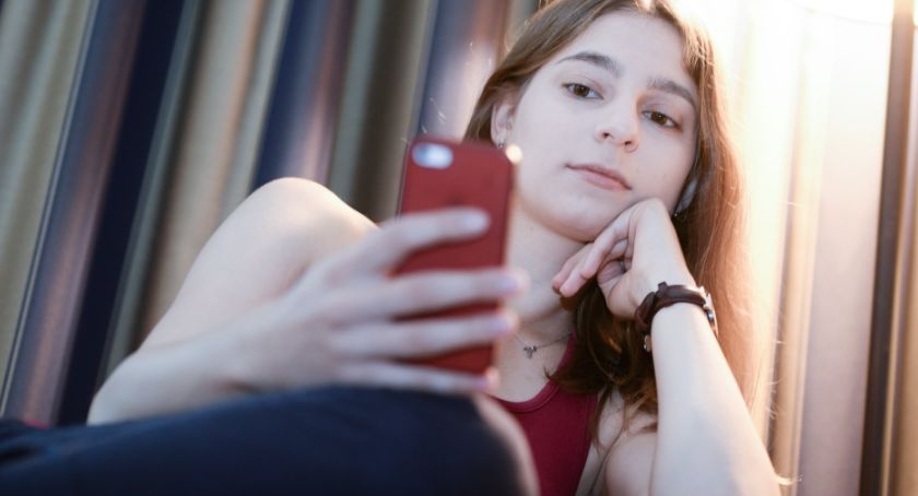 Niedzielski: w sklepie App Store dostępna jest aplikacja mobilna mojeIKP