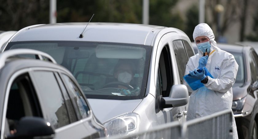 Ministerstwo Zdrowia: 1230 nowych zakażeń koronawirusem, 135 osób z COVID-19 zmarło