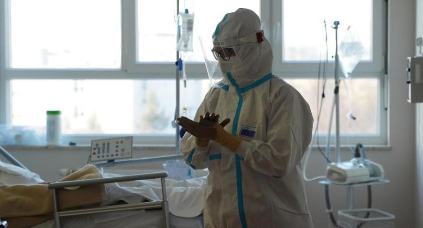 Ministerstwo Zdrowia: 241 nowych zakażeń koronawirusem, zmarły 62 osoby z COVID