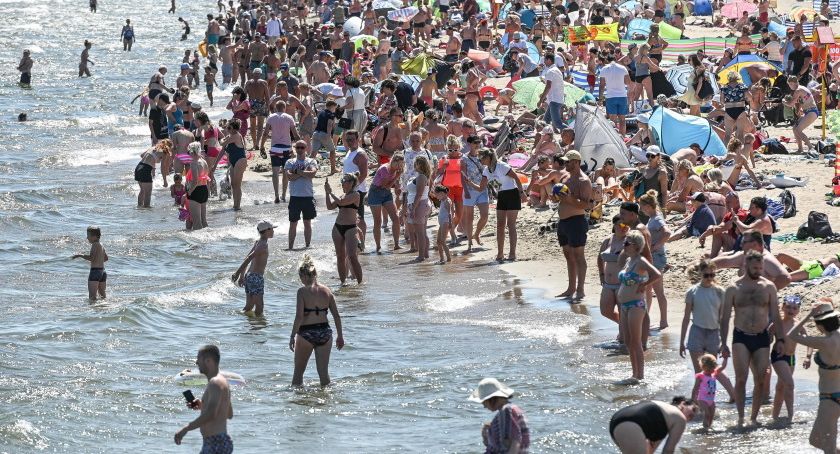 Synoptyk IMGW: osoby, które źle reagują na upał powinny dziś ograniczyć wyjścia z domu