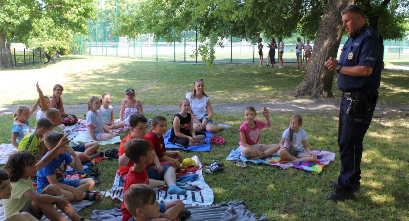 Numery alarmowe trzeba znać również w wakacje