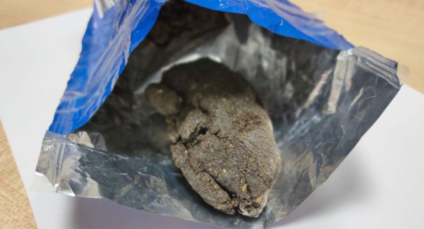 Miał tak zwaną plastelinę i odpowie za posiadanie narkotyków