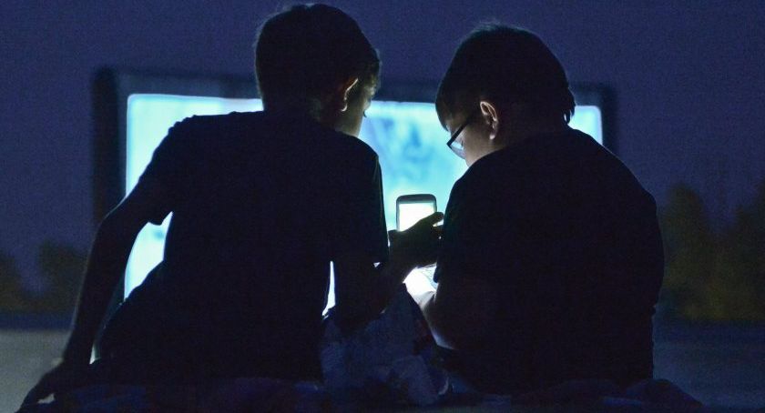 Badaczka e-uzależnień: obniżanie wieku korzystania z urządzeń mobilnych przez najmłodsze dzieci może niepokoić