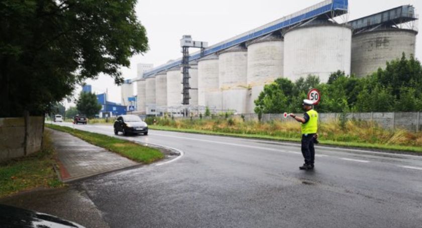 Mierzyli prędkośc na drogach powiatu