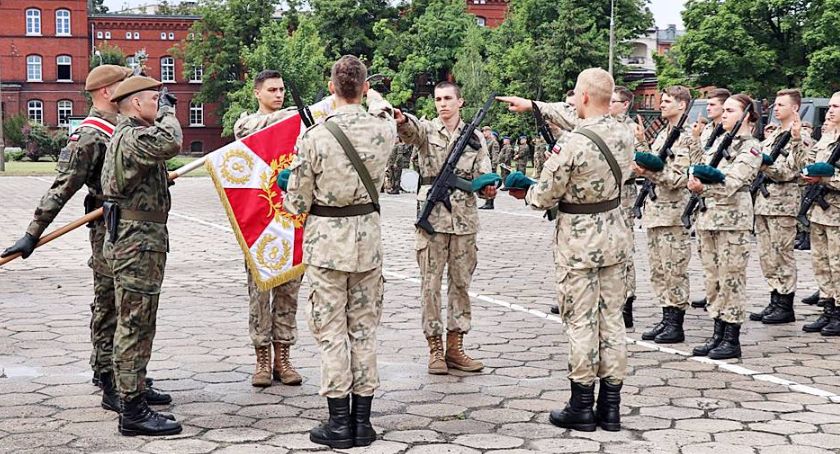 Przysięga wojskowa na terenie 82. blp w Inowrocławiu