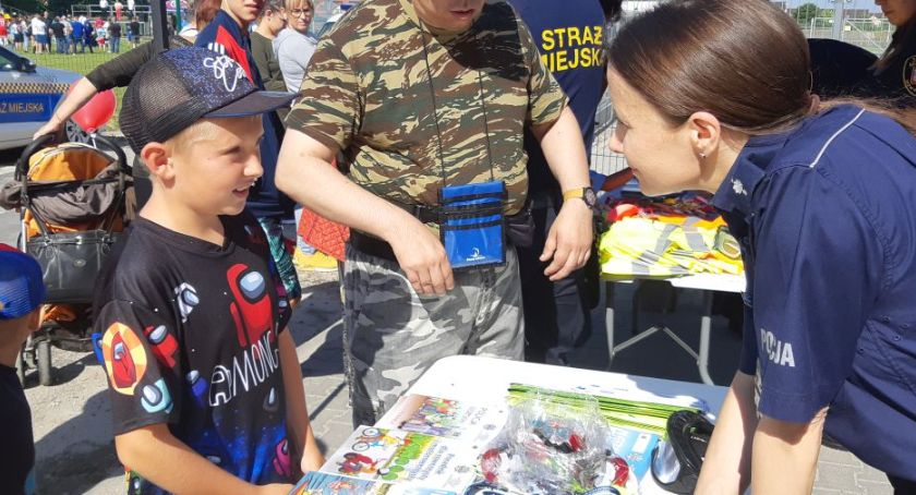 Piknik dla mieszkańców okazją do spotkania z policjantkami