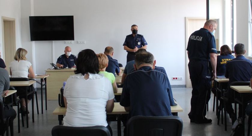 Policja spotkała się z organizatorami imprez masowych i przewoźnikami