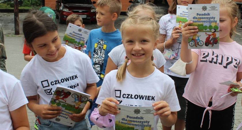 Policyjne podchody z półkolonistami