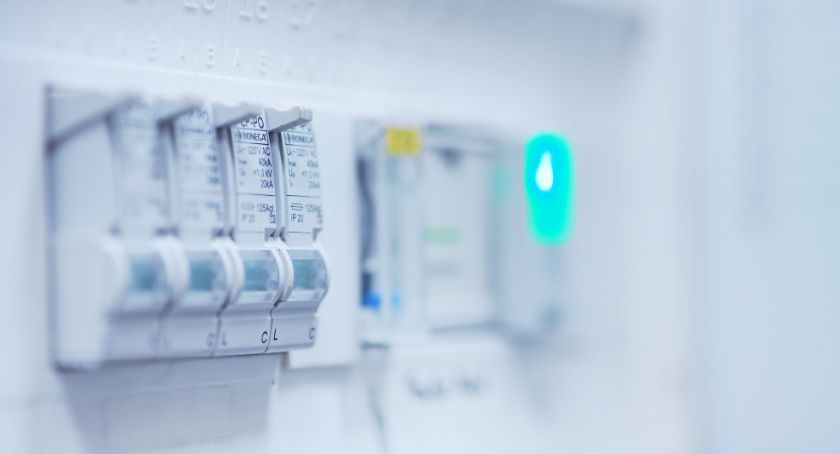 Systemy ochrony antyprzepięciowej – na co zwracać uwagę?