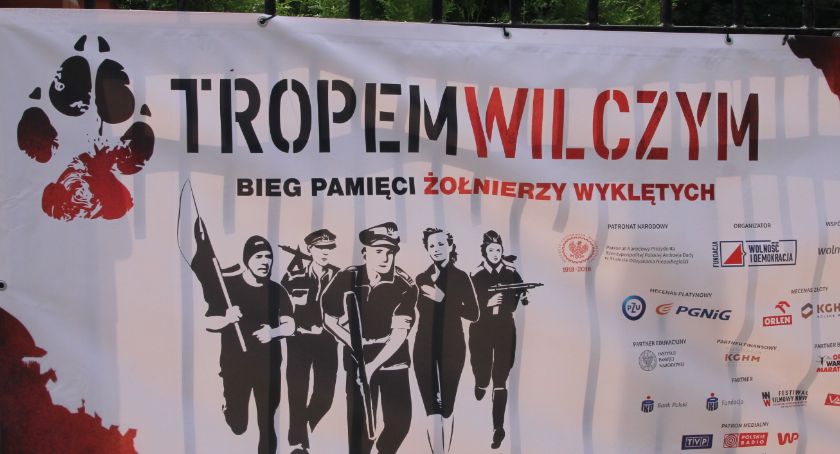 Pobiegli tropem wilczym