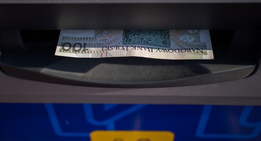 Wypłata z karty kredytowej - czy się opłaca?
