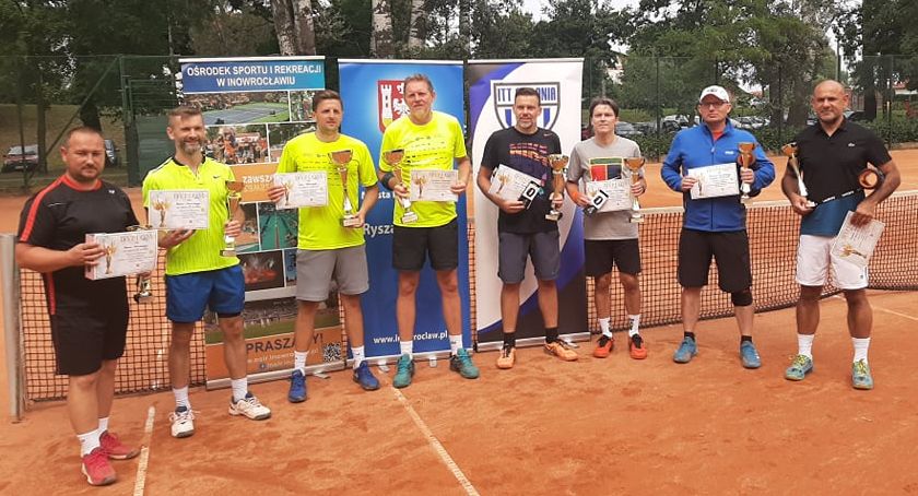 Pary deblowe rywalizowały na kortach