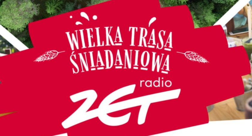 Śniadanie i audycja radiowa dla mieszkańców na inowrocławskim Rynku