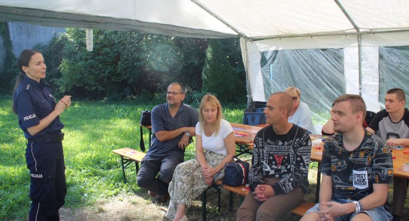 Policjanci na spotkaniu z młodzieżą inowrocławskiego Kotana