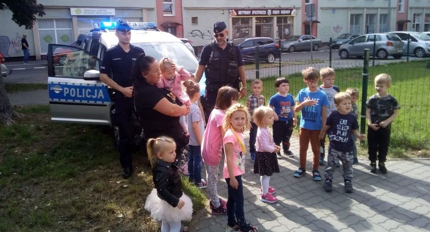 Policyjny patrol w przedszkolu