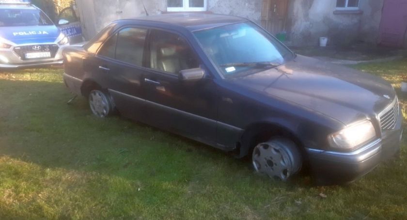 Uciekał przed policją nawet wtedy, gdy jego pojazd stracił opony