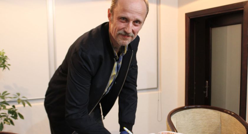 Łukasz Simlat gościł w saloniku