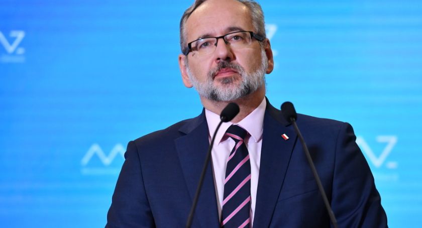 Niedzielski: ustawa pozwalająca pracodawcy sprawdzić, czy pracownik jest zaszczepiony, czeka na cięższe czasy