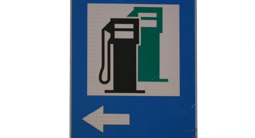 E-petrol: średnia cena benzyny Pb95 o 2 gr wyższa, ale jeszcze poniżej 6 zł