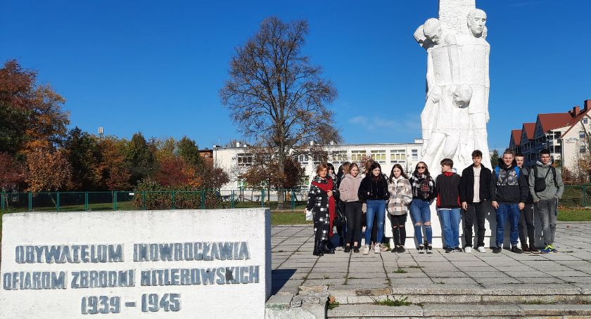Wzięli udział w akcji Szkoła pamięta