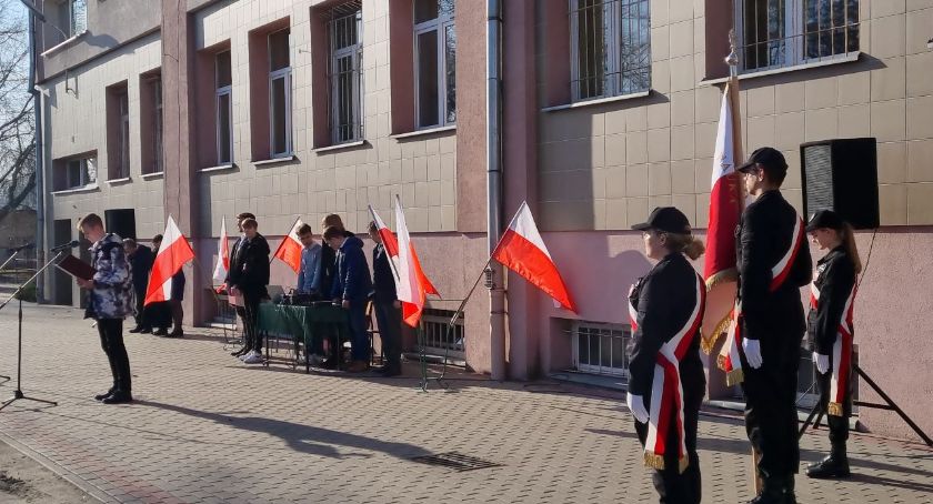 Niepodległa do HYMNU!