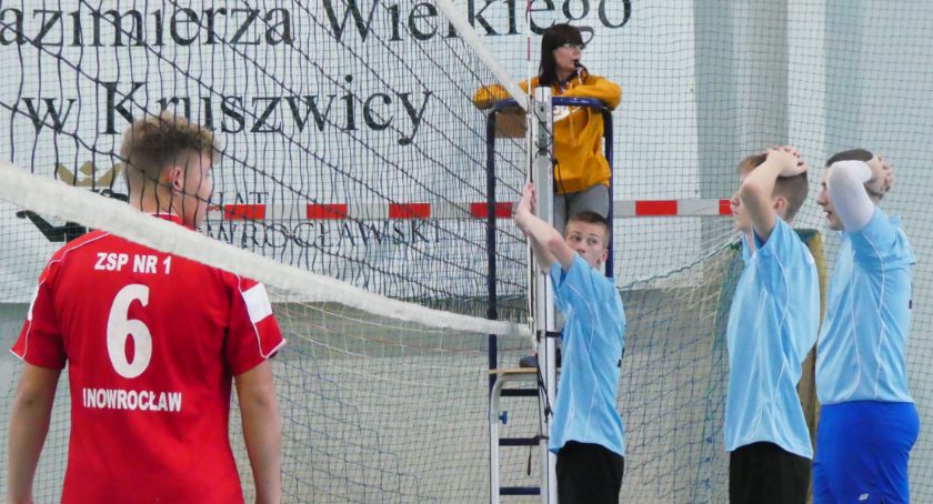 Dzieje się pod siatką