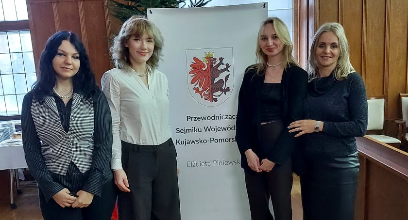 Kasprowiczanki laureatkami wojewódzkiego konkursu norwidowskiego
