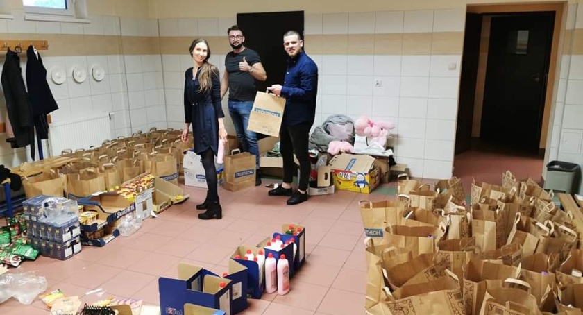 Widzialna Ręka przygotowuje paczki świąteczne i prosi inowrocławian o pomoc
