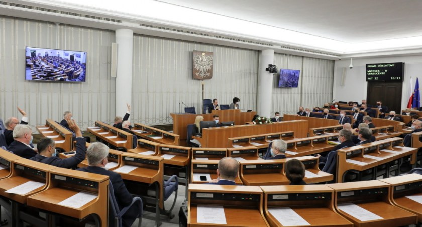 Senat za odrzuceniem w całości noweli Prawa oświatowego, m.in. wzmacniającej rolę kuratorów oświaty