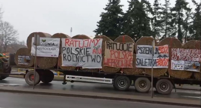 Rolnicy protestują na drogach