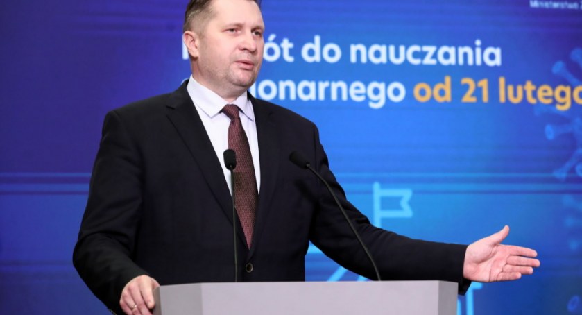 Powrót do nauki w klasach V-VIII i w szkołach ponadpodstawowych od 21 lutego